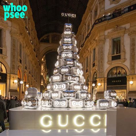 milano albero di natale di gucci|Gucci accende il suo albero di Natale in Galleria Vittorio .